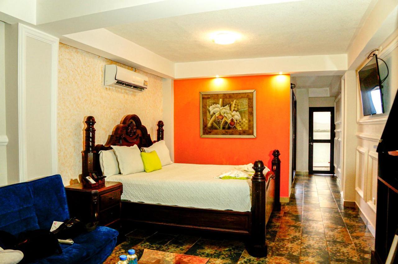 Hotel Mi Paraiso Rio Dulce Castillo de San Felipe エクステリア 写真