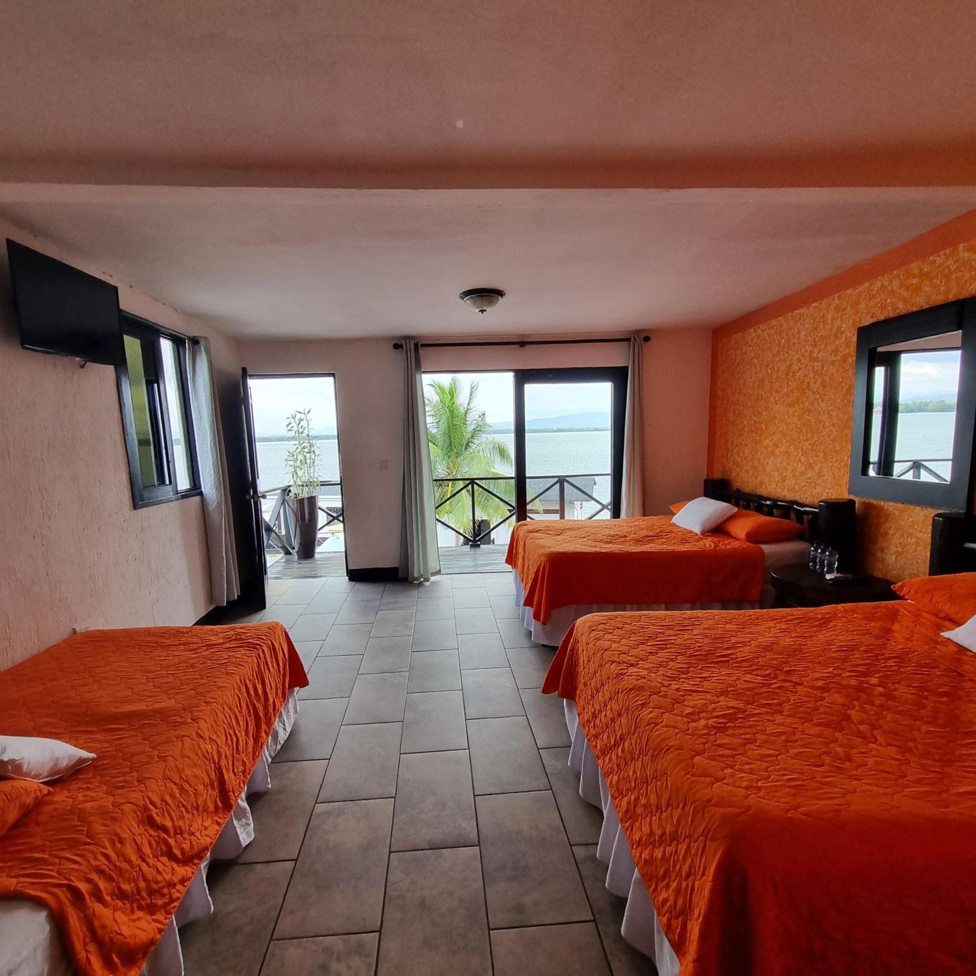 Hotel Mi Paraiso Rio Dulce Castillo de San Felipe エクステリア 写真