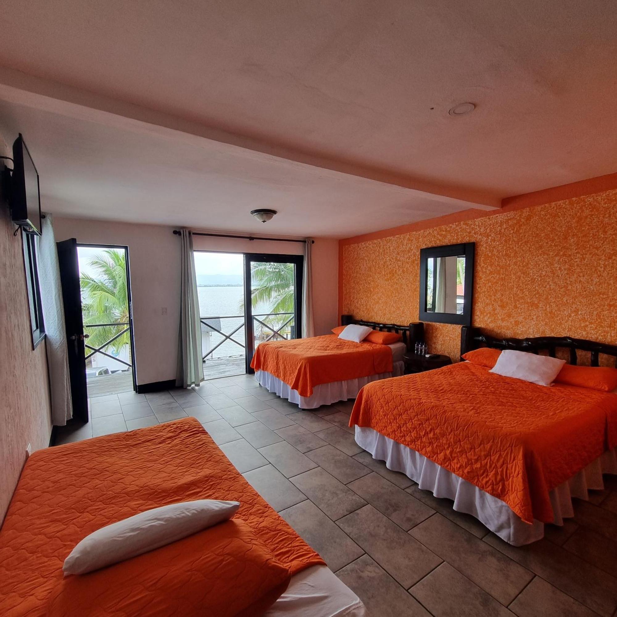 Hotel Mi Paraiso Rio Dulce Castillo de San Felipe エクステリア 写真
