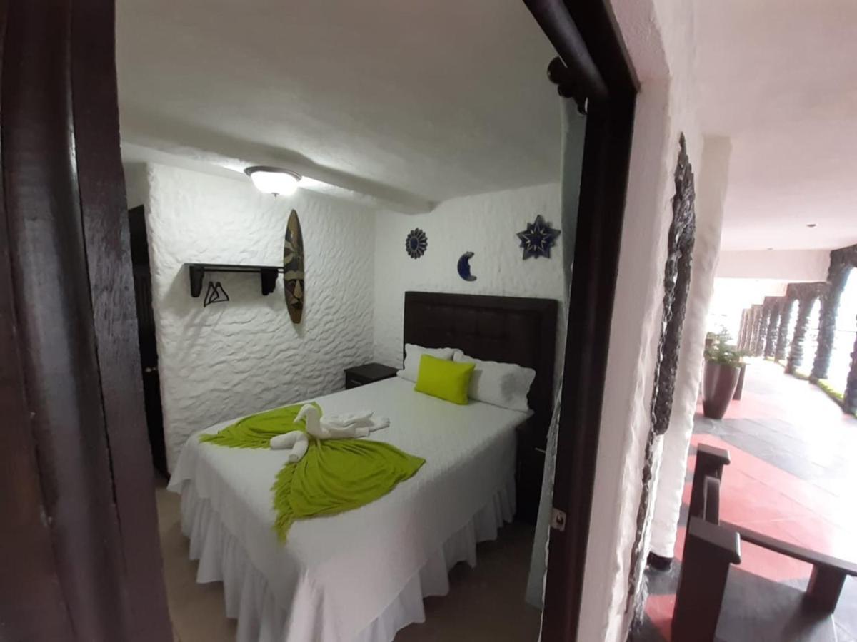 Hotel Mi Paraiso Rio Dulce Castillo de San Felipe エクステリア 写真