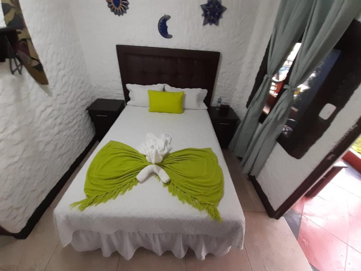 Hotel Mi Paraiso Rio Dulce Castillo de San Felipe エクステリア 写真